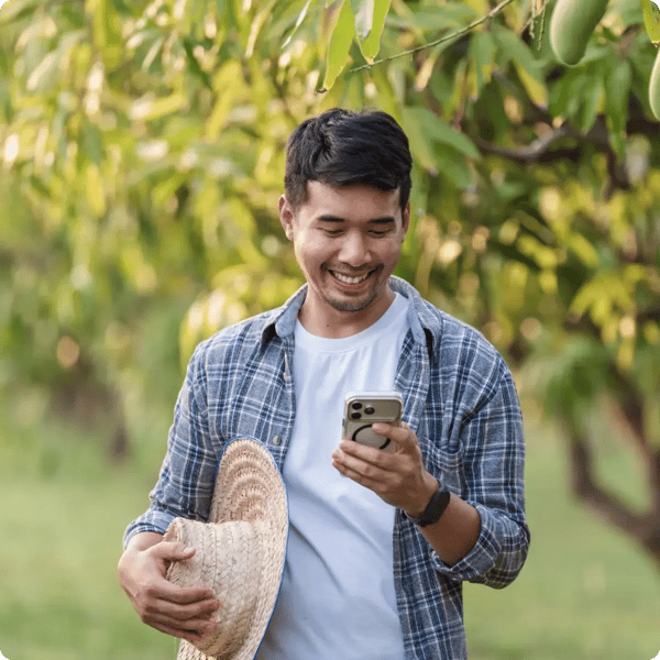 Happy farm workers love FieldClock Happy farm workers love FieldClock